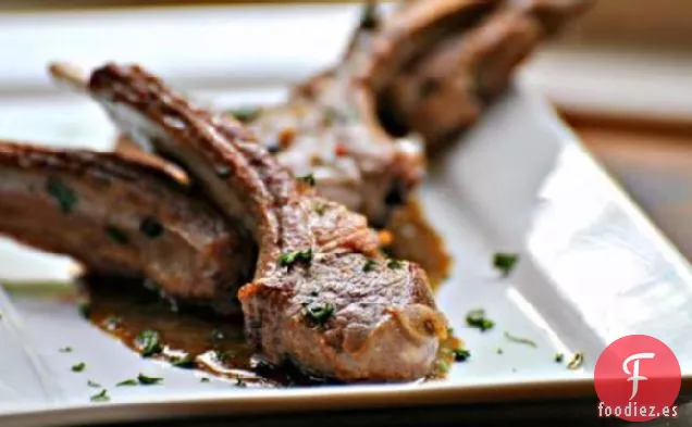 Chuletas De Cordero Fritas Con Pollo Y Salsa Cremosa