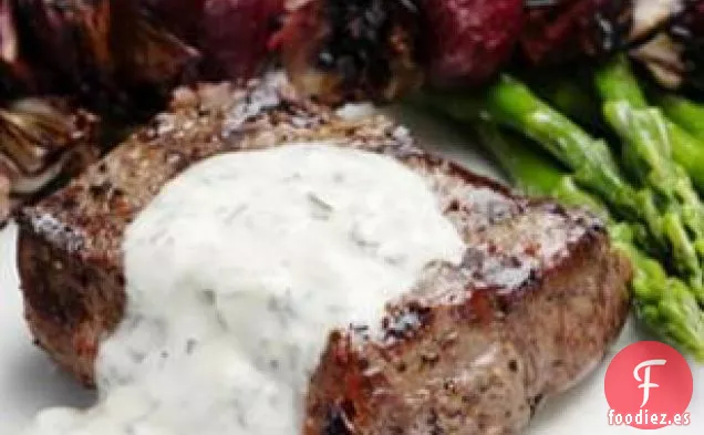 Bistec De Búfalo A La Parrilla Con Brochetas De Remolacha Achicoria