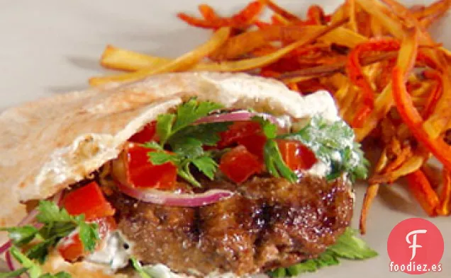 Hamburguesas de Cordero con Salsa Tzatziki y Ensalada de Perejil