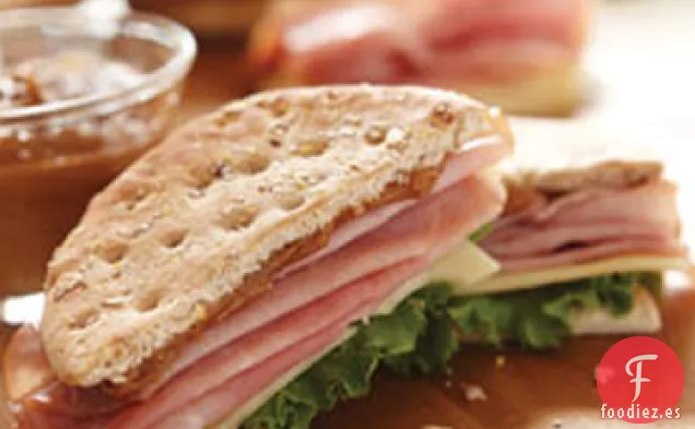 Sándwich de Jamón y Queso Suizo con Miel de Maní para Untar