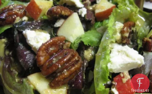 Ensalada de Queso Feta, Manzana y Nueces con Especias