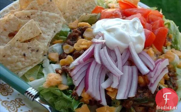 Ensalada De Queso Azul, Nueces Y Aguacate Con Vinagreta De Mostaza Y Miel
