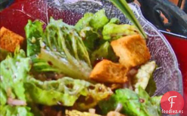 Ensalada Romana Con Cebolla Roja, Nueces y Vinagreta de Naranja
