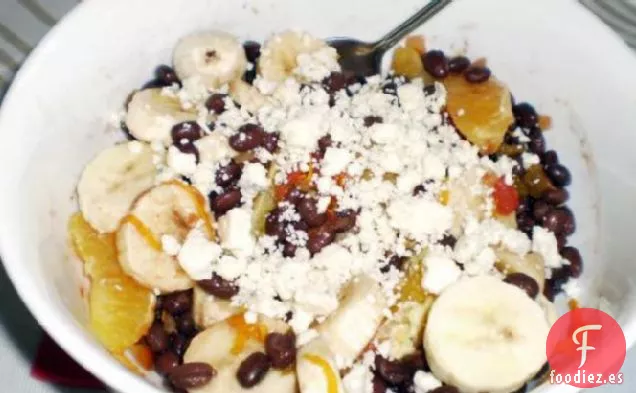 Ensalada Caribeña de Frijoles Negros y Frutas