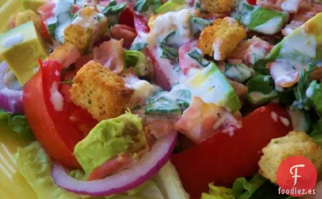 Ensalada BLT Con Aderezo Cremoso De Albahaca