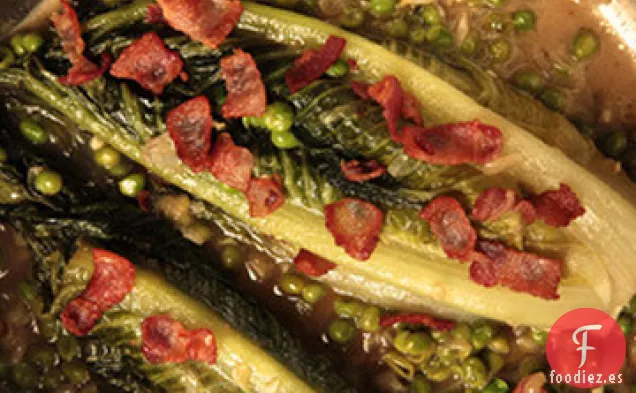 Lechuga Estofada con Tocino, Chalotes y Guisantes Receta