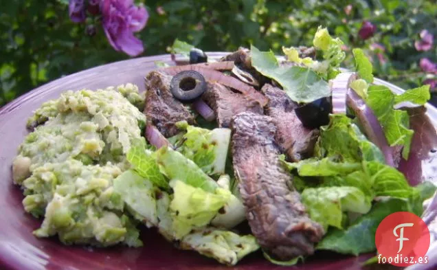 Bistec Balsámico, Verduras Frescas, Puré de Guisantes y Frijoles Blancos