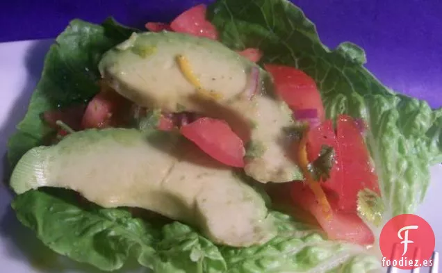 Ensalada De Aguacate Con Salsa De Tomate