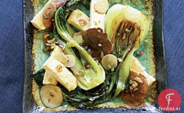 Col China Bebé Chamuscada Con Tofu y Shiitakes
