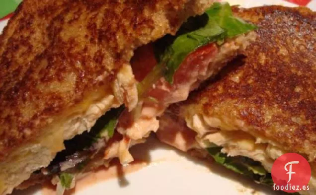 Sándwich de Pollo Ranch con Salsa de Tom