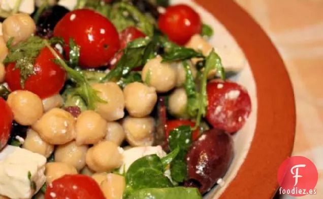 Ensalada de Garbanzos, Queso Feta y Aceitunas