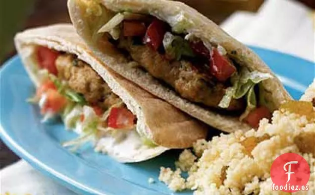 Hamburguesas de Pita de Pollo al Limón con Salsa de Yogur Especiada