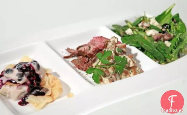 Ensalada de Espinacas Baby con Champiñones Silvestres Calientes y Vinagreta de Arándanos