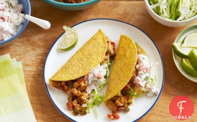 Tacos de Pollo Molidos con Salsa Cremosa