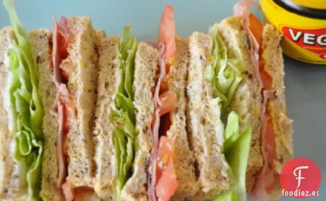 Sándwich Vegemite de Tres Pisos