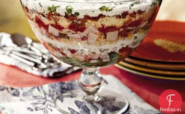 Ensalada de Pan de Maíz y Pavo en capas
