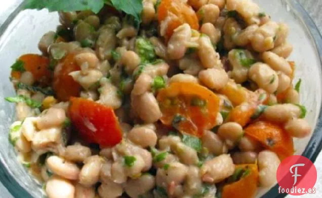 Ensalada de Frijoles Blancos y Tomate Cherry