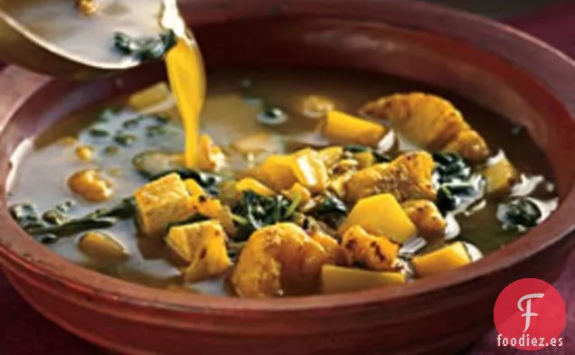 Sopa de Patata al Curry y Espinacas con Salsa de Cebolla y Yogur Acuñado