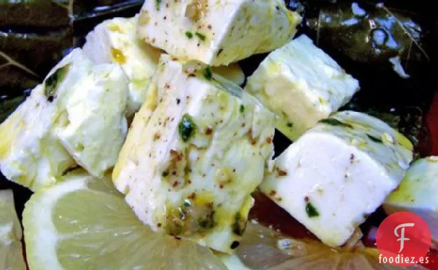 Queso Feta Marinado con Hierbas y Ajo