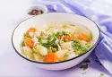 Cómo cocinar la sopa de pollo con fideos