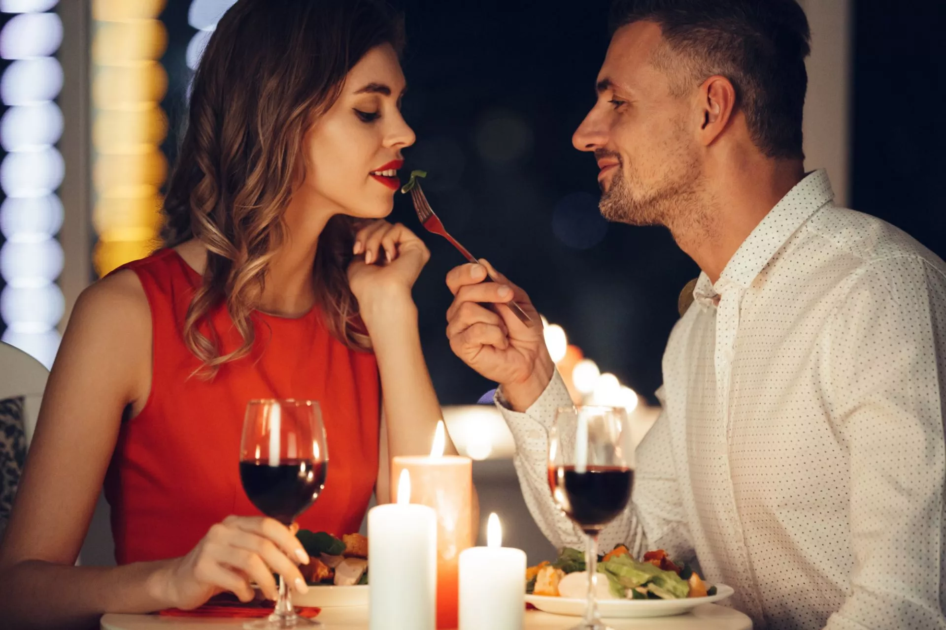 31 ideas para cenas románticas que crearán el ambiente perfecto